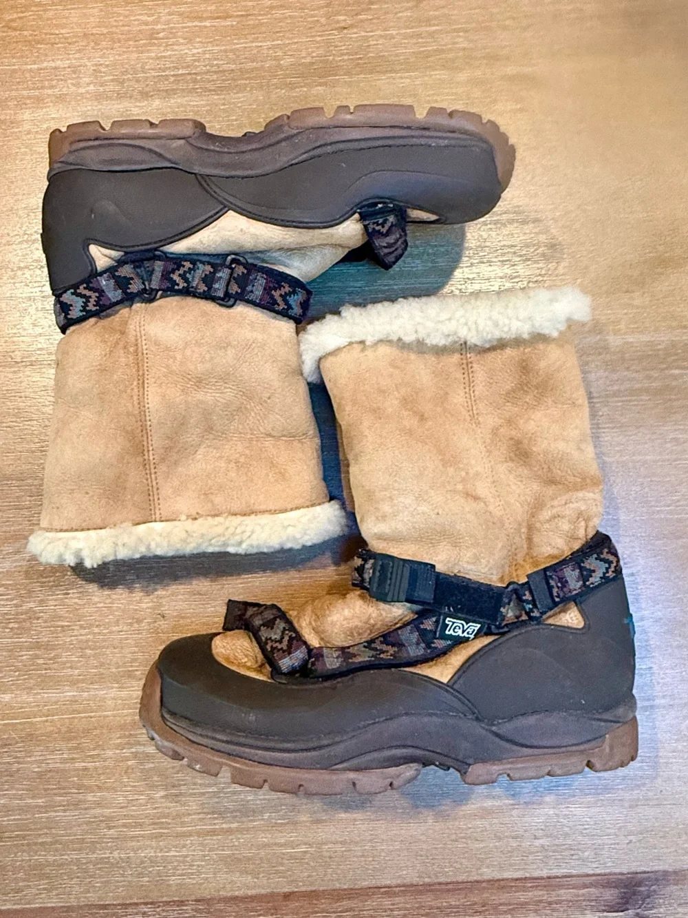 Vtg Teva Men’s Shearling Sandal Boot Straps Outdoor Tan Winter Warm Sz 9 EU 43